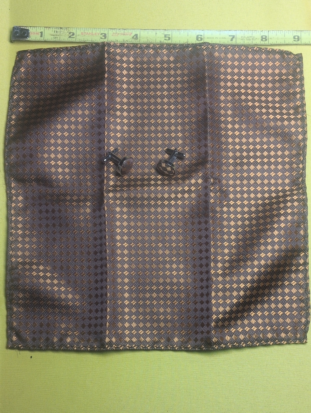 Geometric Brown & Gold Cuff Links With Handkerchief
